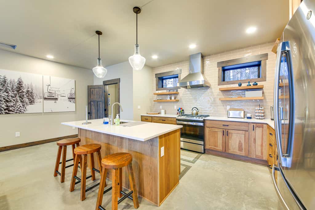 Luxury Ski Home w/ Hot Tub on Schweitzer Mountain