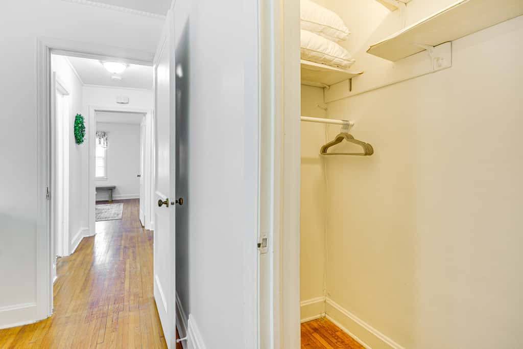 'Dogwood Cottage' w/ Fireplace: 1 Mi to University