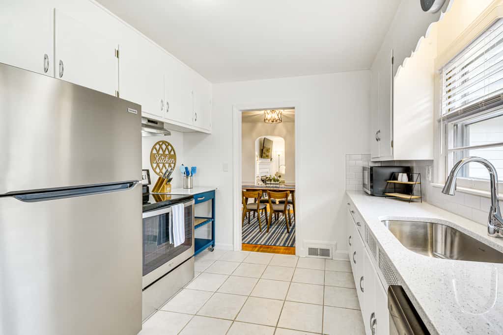 'Dogwood Cottage' w/ Fireplace: 1 Mi to University