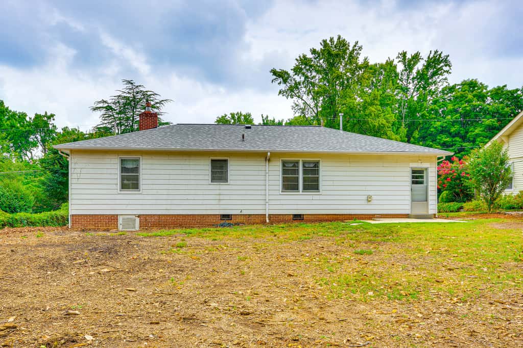 'Dogwood Cottage' w/ Fireplace: 1 Mi to University