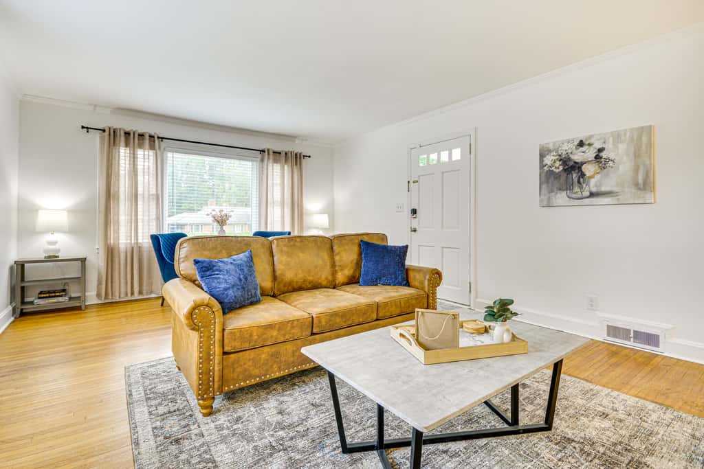 'Dogwood Cottage' w/ Fireplace: 1 Mi to University