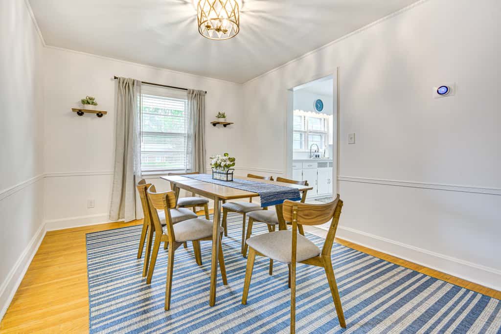 'Dogwood Cottage' w/ Fireplace: 1 Mi to University