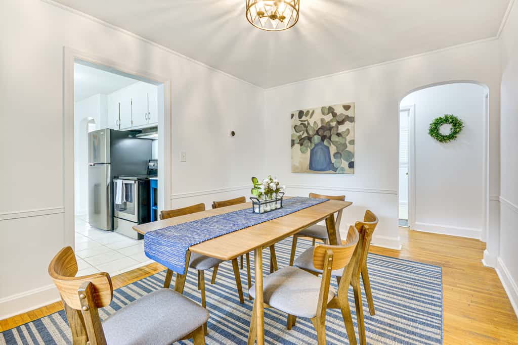 'Dogwood Cottage' w/ Fireplace: 1 Mi to University