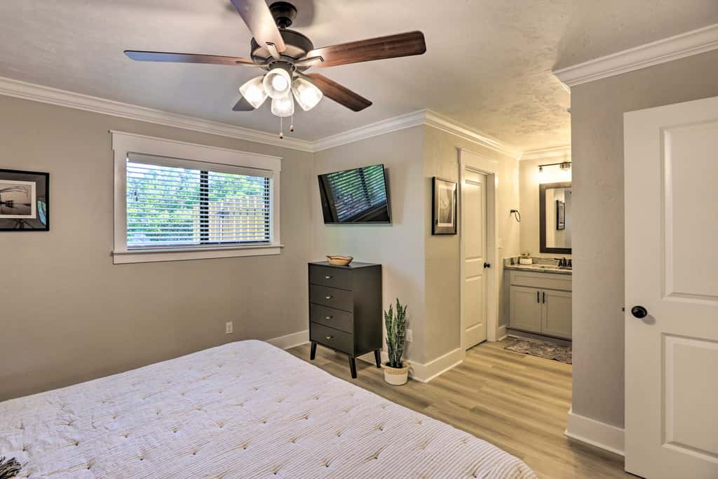Pet-Friendly Tallahassee Retreat, Near Parks!