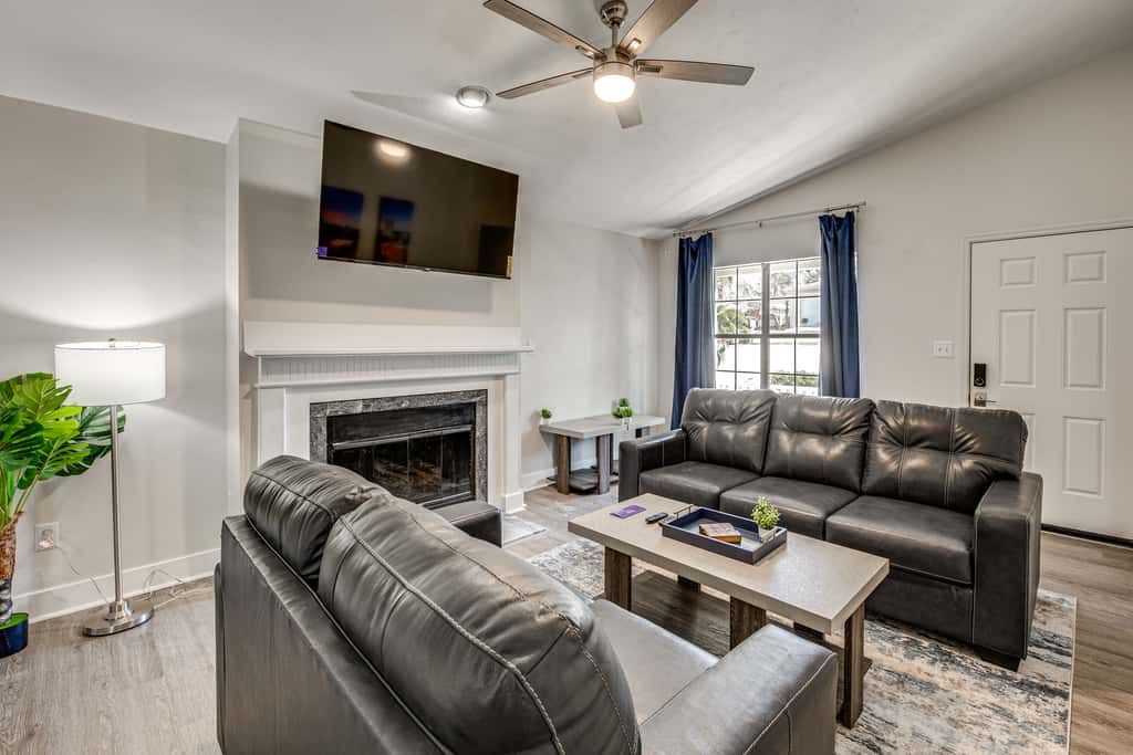 2 Mi to FSU: Pet-Friendly Retreat w/ Private Yard