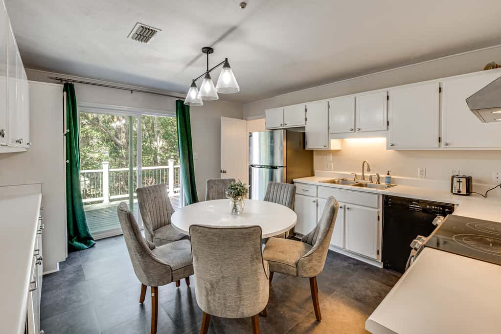 2 Mi to FSU: Pet-Friendly Retreat w/ Private Yard
