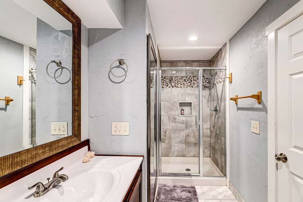 Pet-Friendly Grants Pass Home w/ Hot Tub!