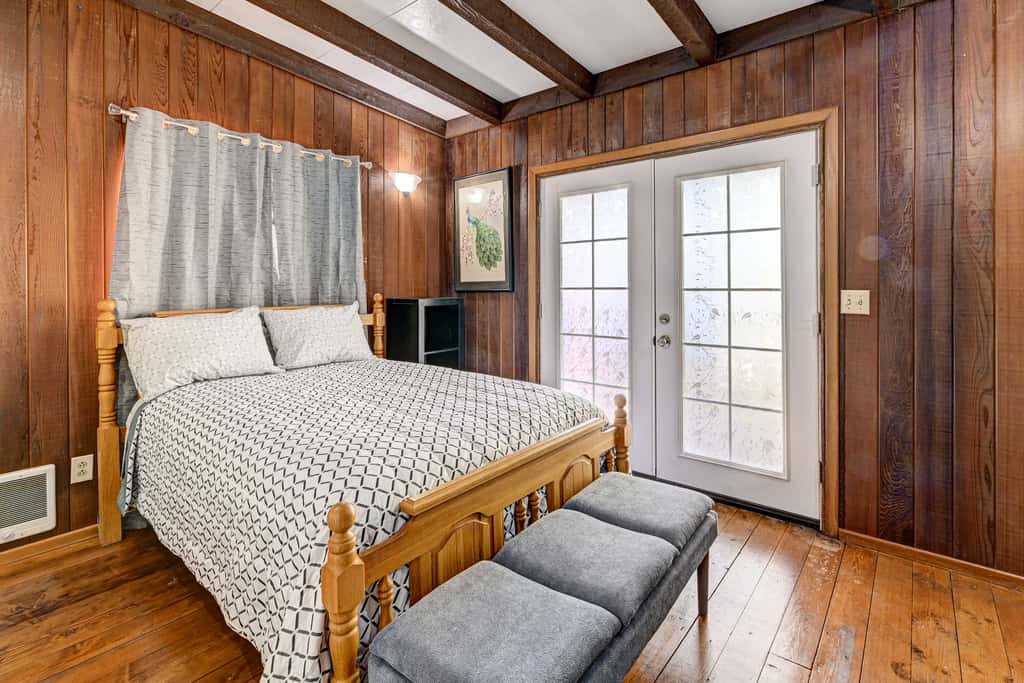 Pet-Friendly Grants Pass Home w/ Hot Tub!
