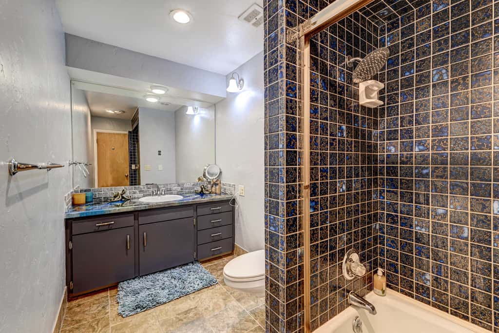Pet-Friendly Grants Pass Home w/ Hot Tub!