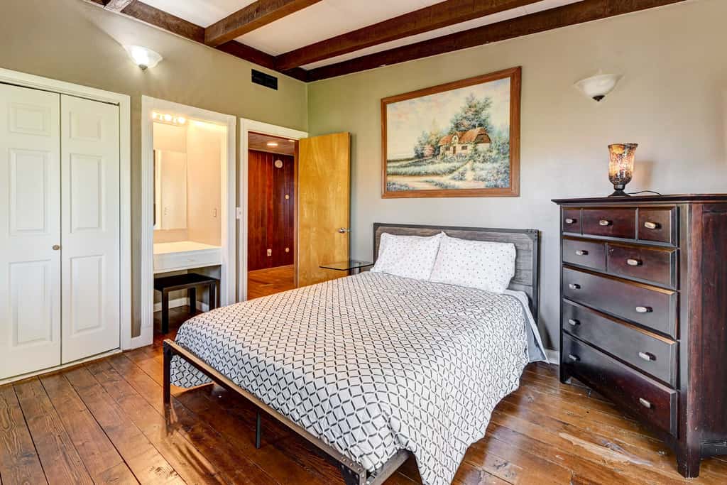 Pet-Friendly Grants Pass Home w/ Hot Tub!