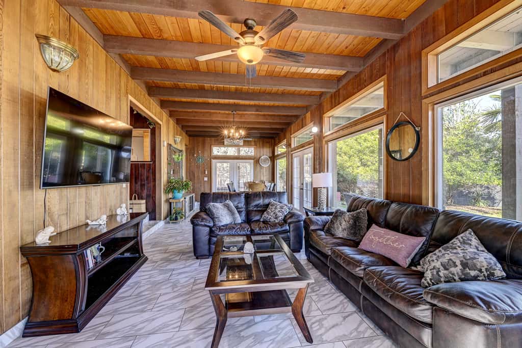 Pet-Friendly Grants Pass Home w/ Hot Tub!
