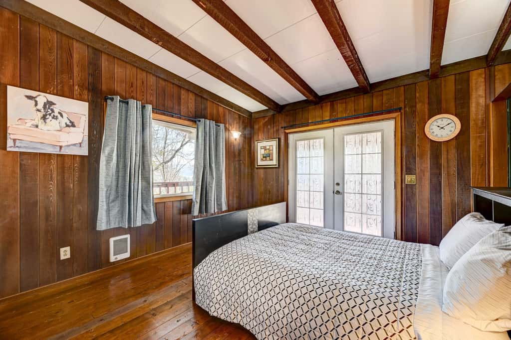 Pet-Friendly Grants Pass Home w/ Hot Tub!