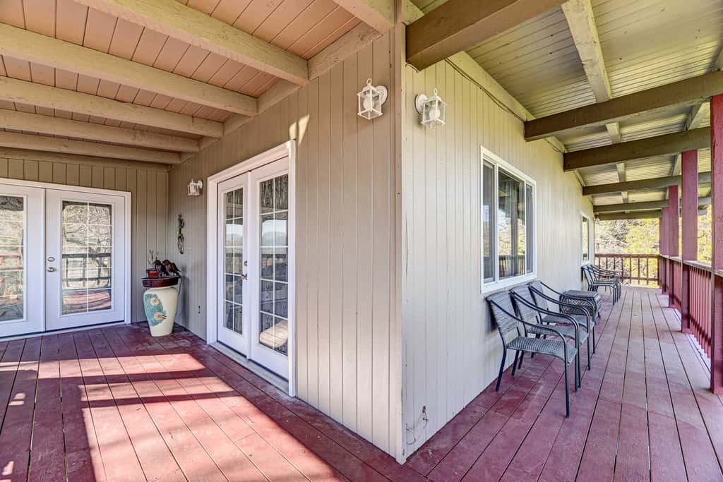 Pet-Friendly Grants Pass Home w/ Hot Tub!