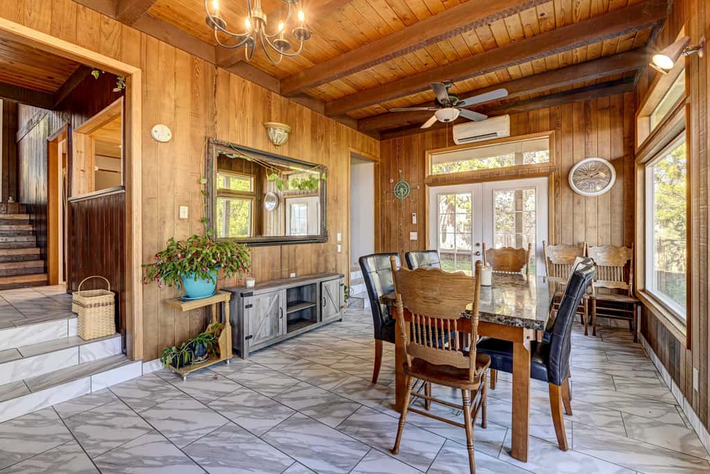 Pet-Friendly Grants Pass Home w/ Hot Tub!