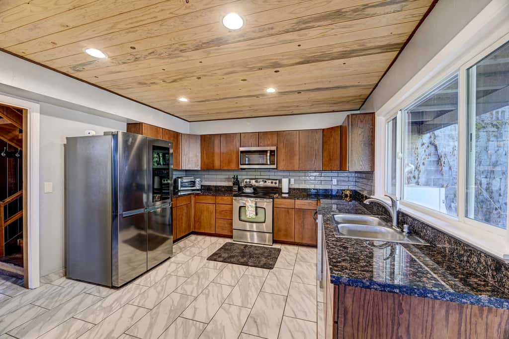 Pet-Friendly Grants Pass Home w/ Hot Tub!