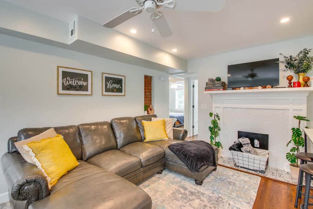 Convenient OKC Apartment: 4 Mi to Dtwn!