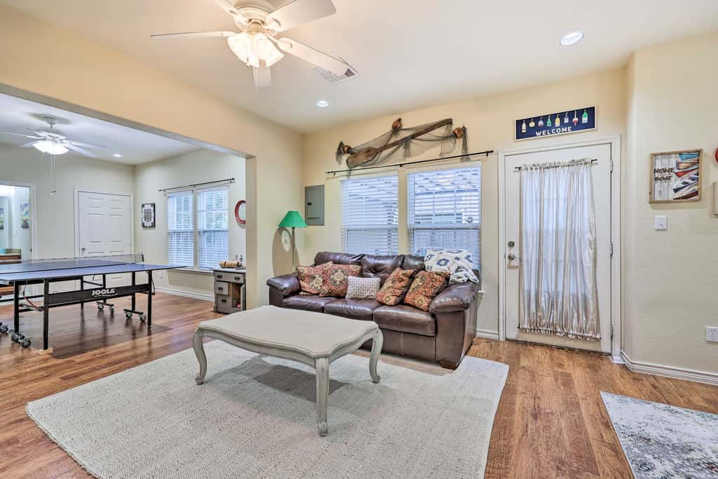 Walk to Lake: Townhome w/ Hot Tub in Afton!