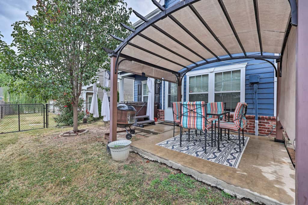 Walk to Lake: Townhome w/ Hot Tub in Afton!