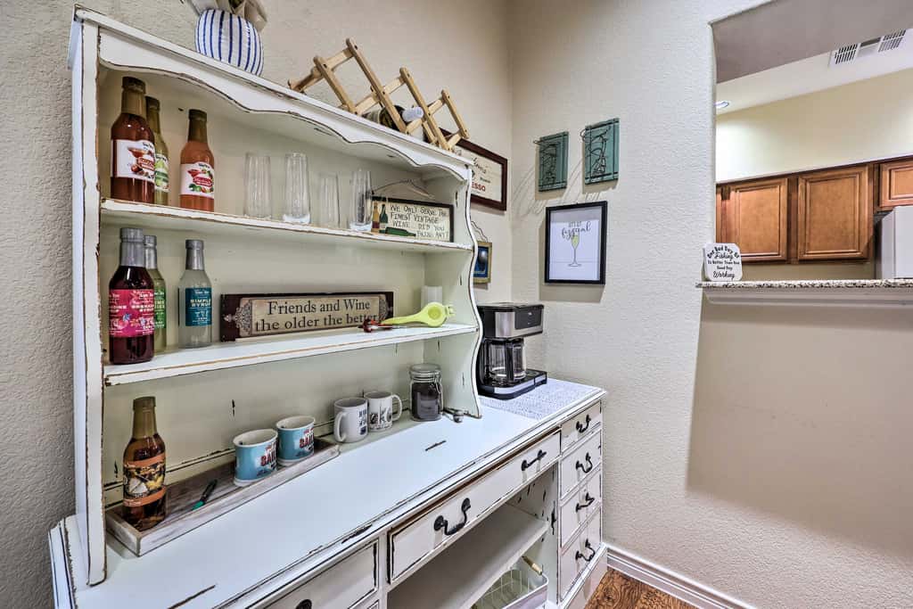 Walk to Lake: Townhome w/ Hot Tub in Afton!