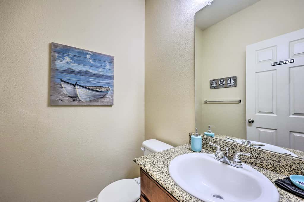Walk to Lake: Townhome w/ Hot Tub in Afton!