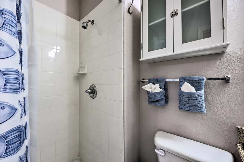 Walk to Lake: Townhome w/ Hot Tub in Afton!