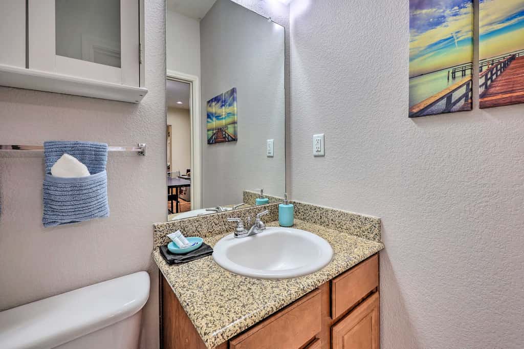 Walk to Lake: Townhome w/ Hot Tub in Afton!