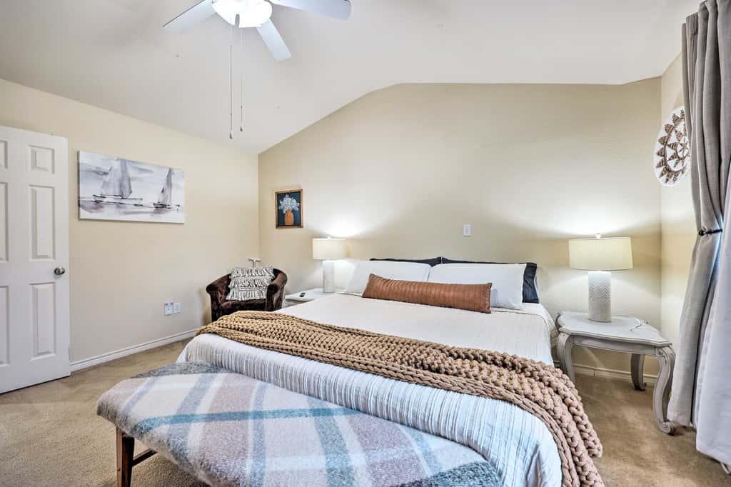 Walk to Lake: Townhome w/ Hot Tub in Afton!