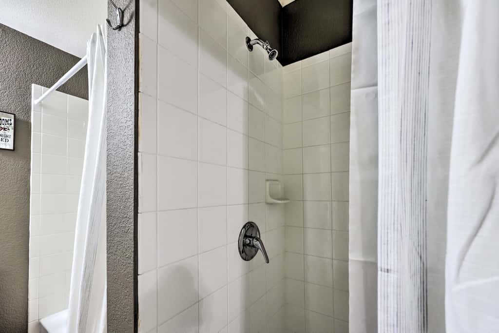 Walk to Lake: Townhome w/ Hot Tub in Afton!