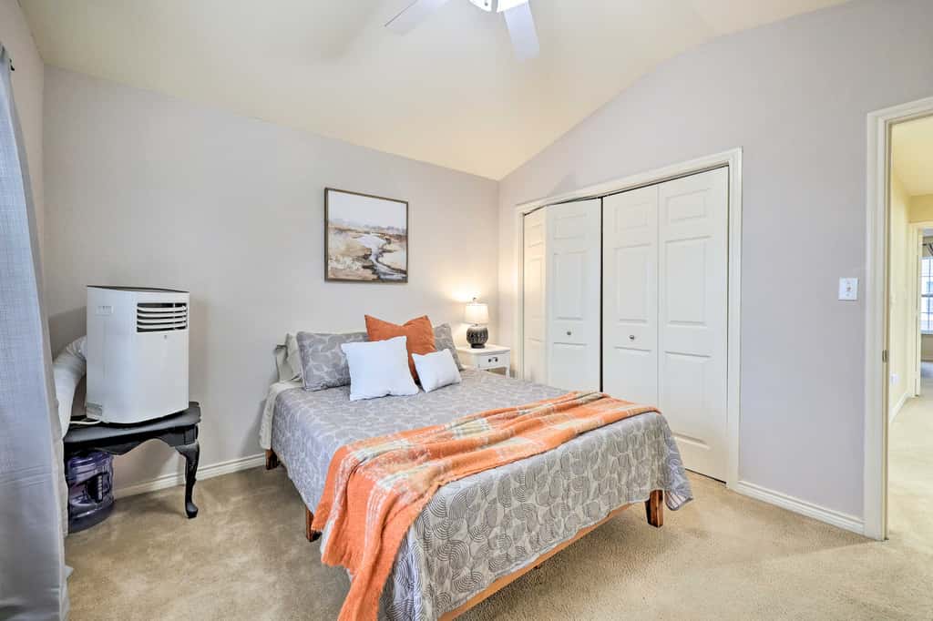 Walk to Lake: Townhome w/ Hot Tub in Afton!