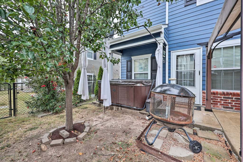 Walk to Lake: Townhome w/ Hot Tub in Afton!