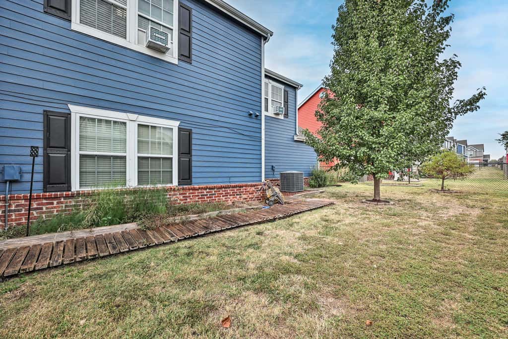 Walk to Lake: Townhome w/ Hot Tub in Afton!