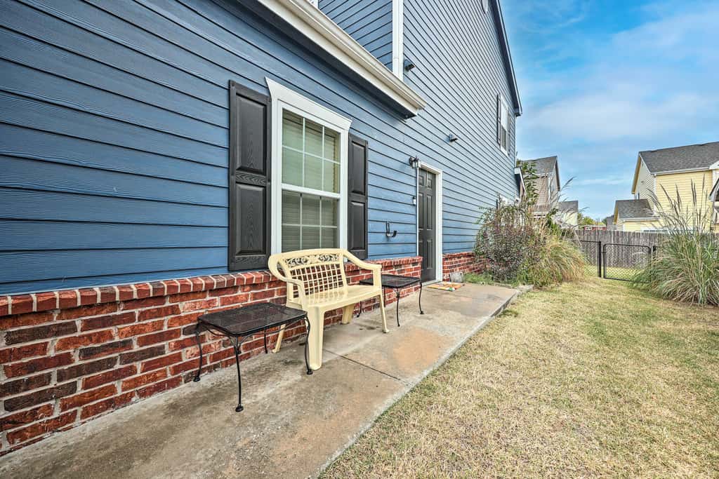 Walk to Lake: Townhome w/ Hot Tub in Afton!