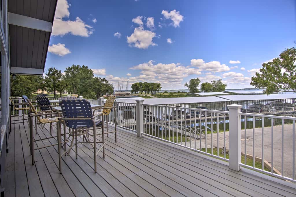 Walk to Lake: Townhome w/ Hot Tub in Afton!