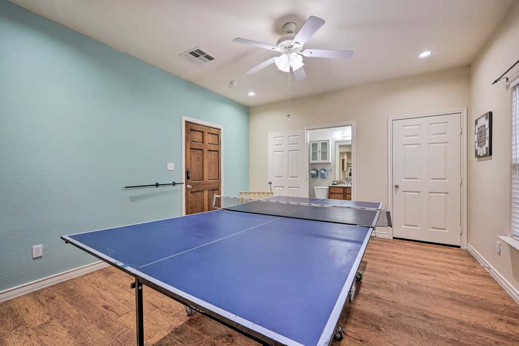 Walk to Lake: Townhome w/ Hot Tub in Afton!