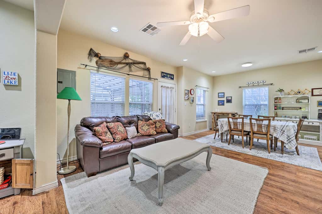 Walk to Lake: Townhome w/ Hot Tub in Afton!