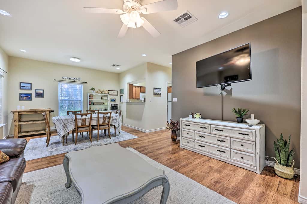 Walk to Lake: Townhome w/ Hot Tub in Afton!