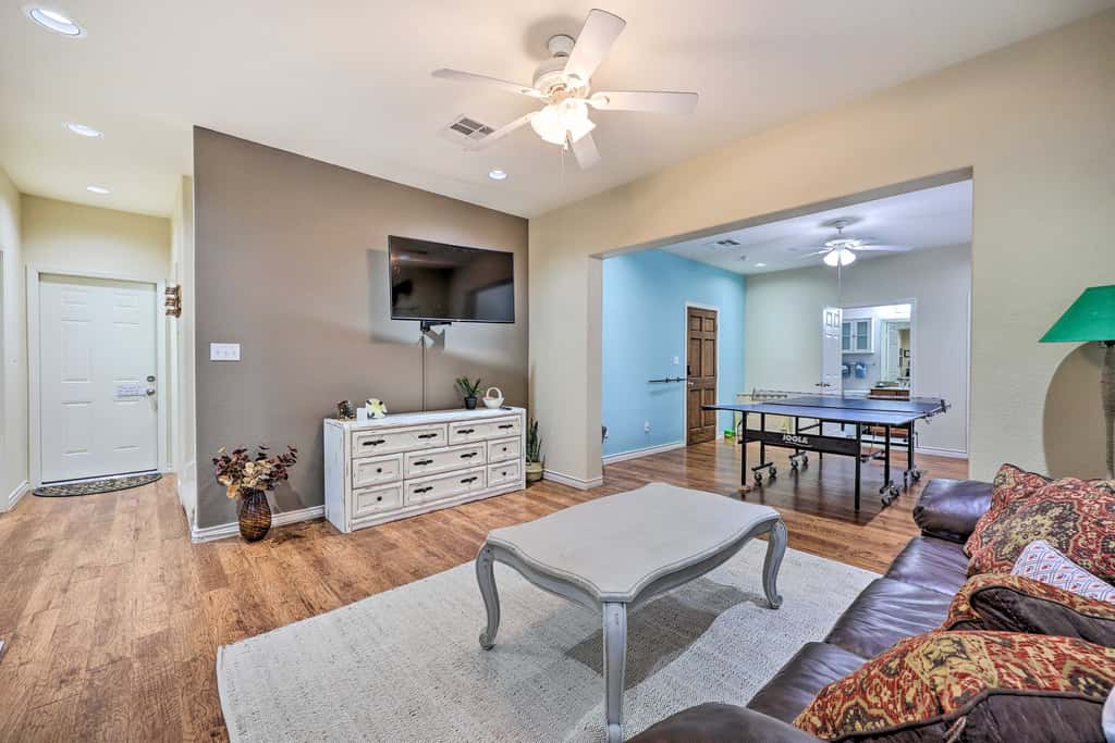 Walk to Lake: Townhome w/ Hot Tub in Afton!