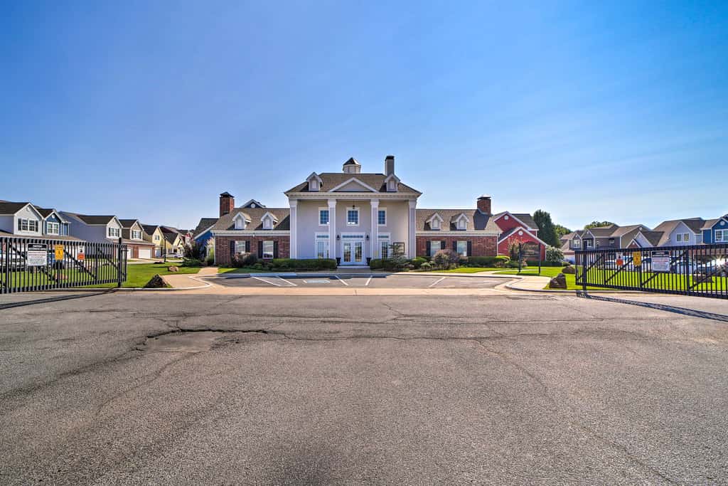 Half-Mi to Grand Lake: Townhome w/ Hot Tub