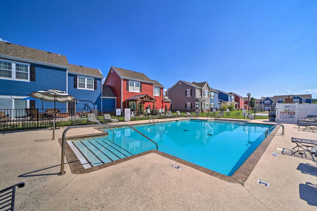 Half-Mi to Grand Lake: Townhome w/ Hot Tub