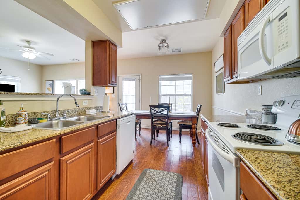 Half-Mi to Grand Lake: Townhome w/ Hot Tub