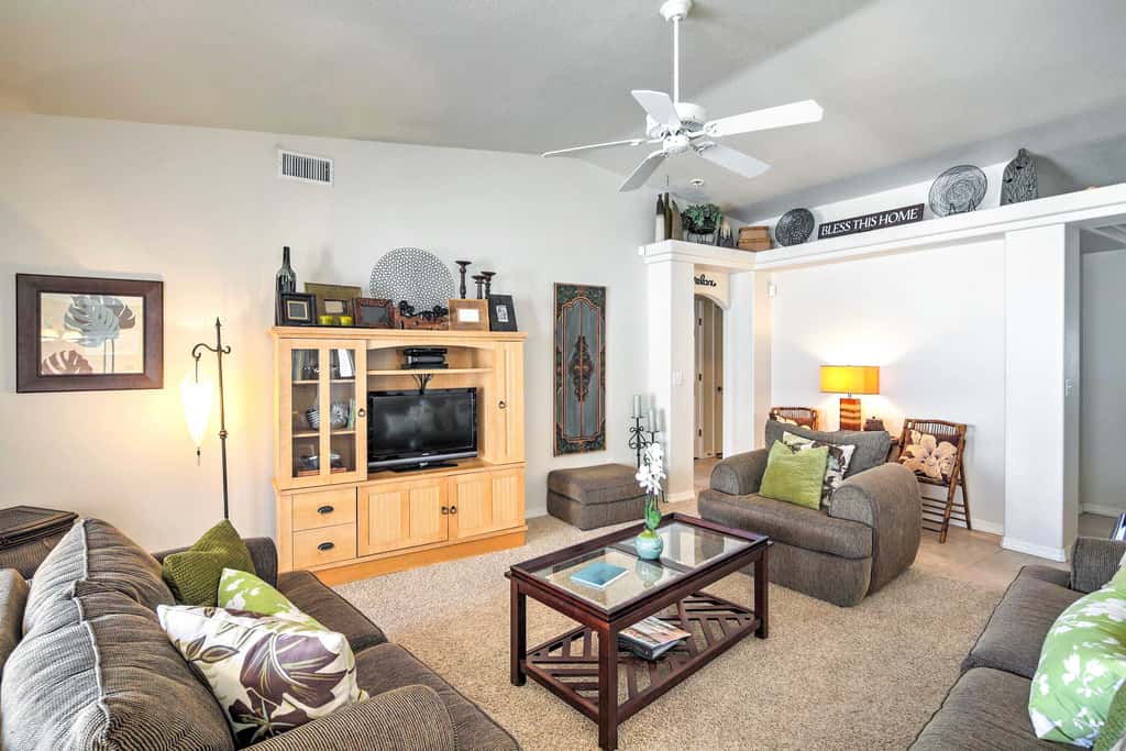 Cozy Lake Havasu City Retreat w/ Deck & Pool Table