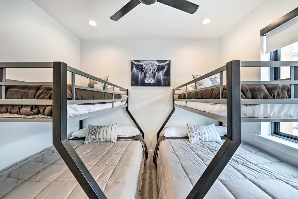 Mountain-View Townhome Near Powder Mountain!