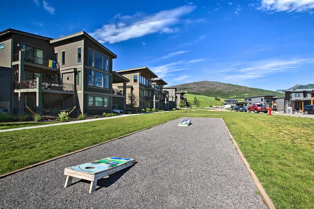 Mountain-View Townhome Near Powder Mountain!