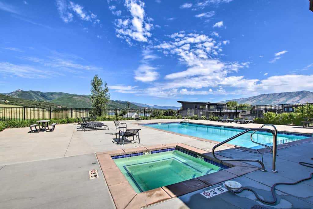 Mountain-View Townhome Near Powder Mountain!