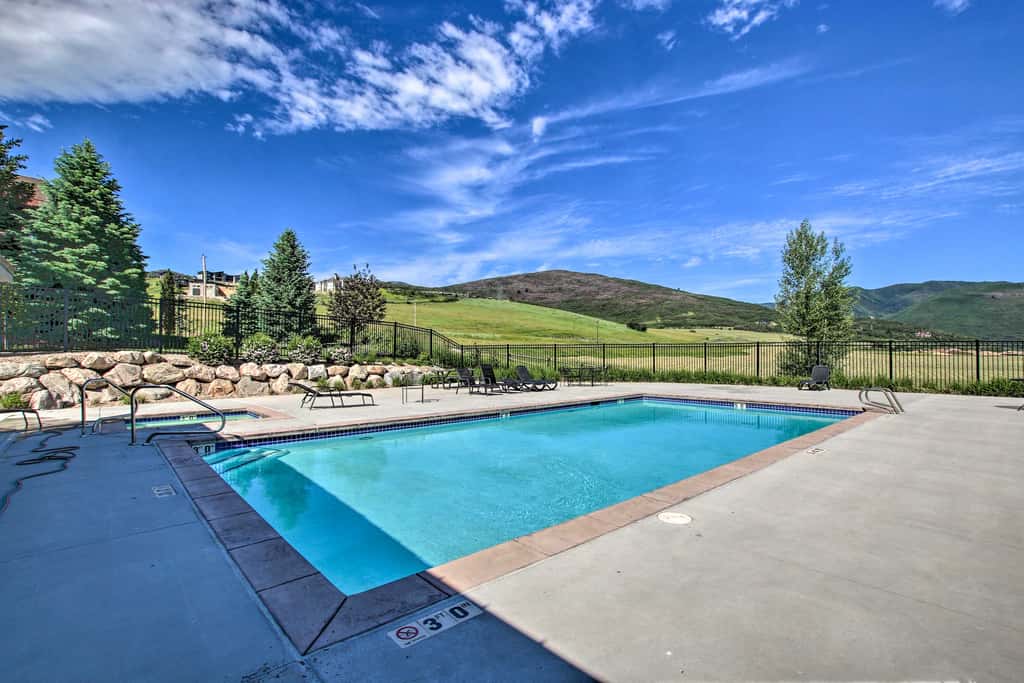 Mountain-View Townhome Near Powder Mountain!