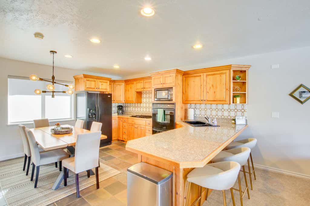 6 Mi to Powder Mtn w/ Shuttle: Cozy Eden Condo!