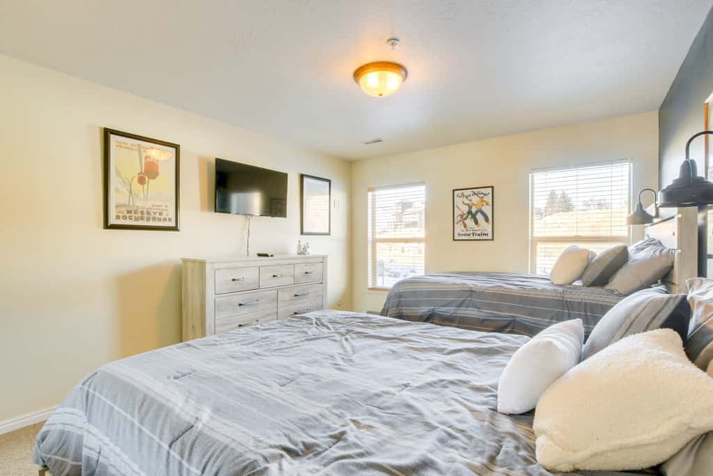 6 Mi to Powder Mtn w/ Shuttle: Cozy Eden Condo!