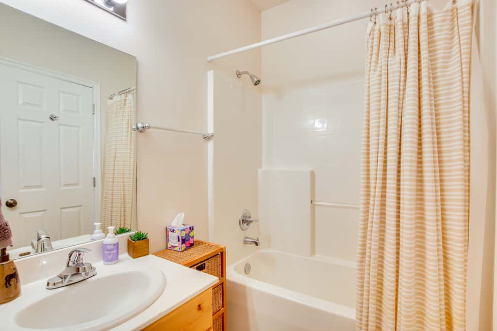 6 Mi to Powder Mtn w/ Shuttle: Cozy Eden Condo!