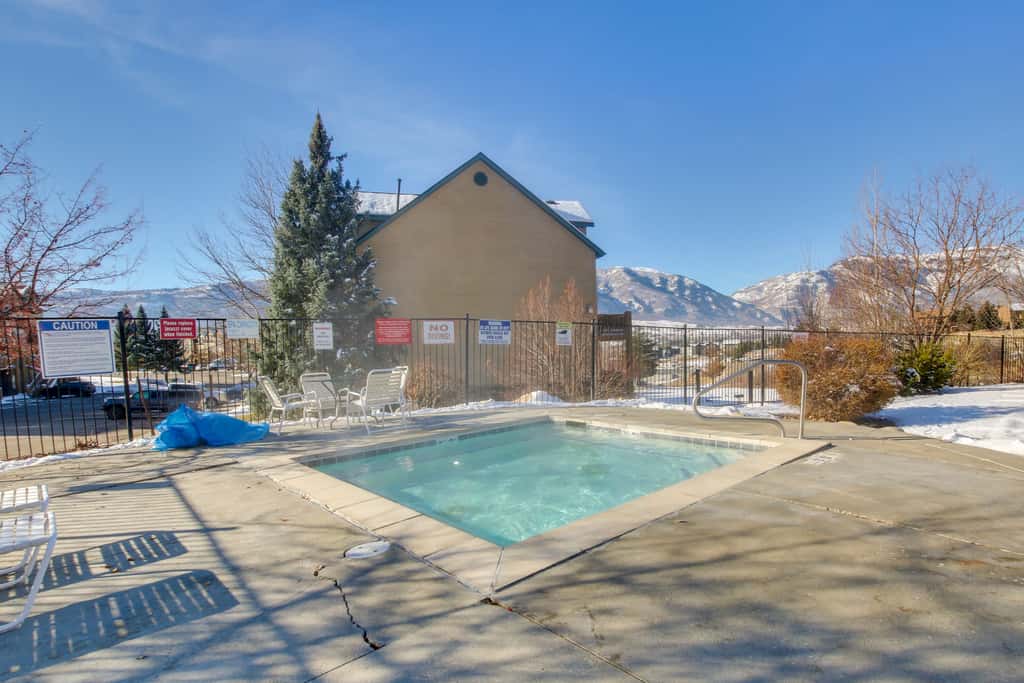 6 Mi to Powder Mtn w/ Shuttle: Cozy Eden Condo!