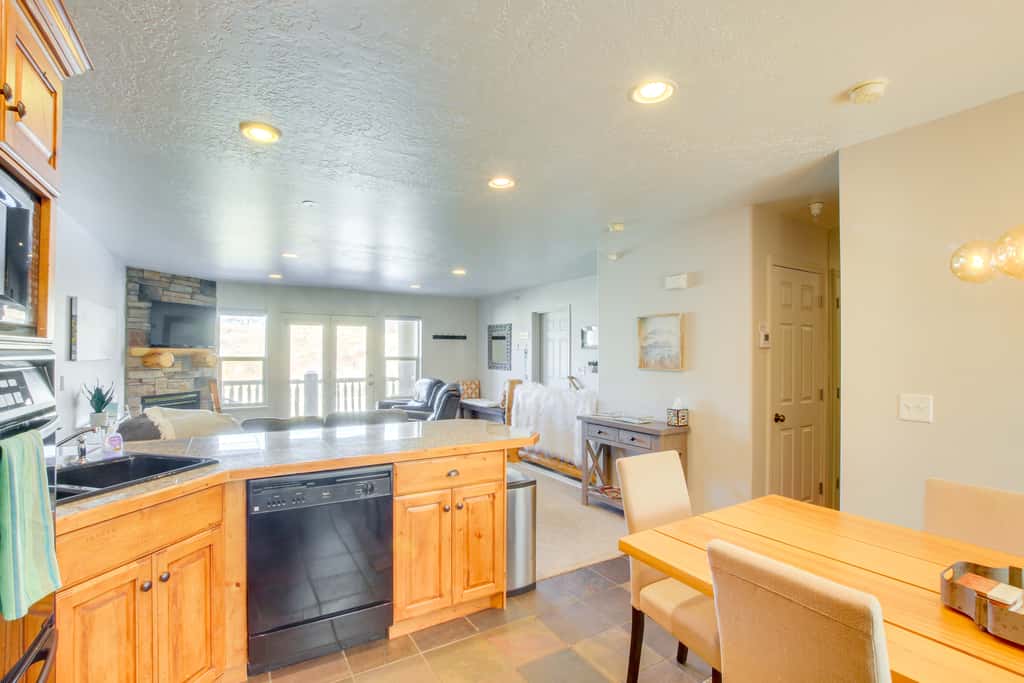 6 Mi to Powder Mtn w/ Shuttle: Cozy Eden Condo!